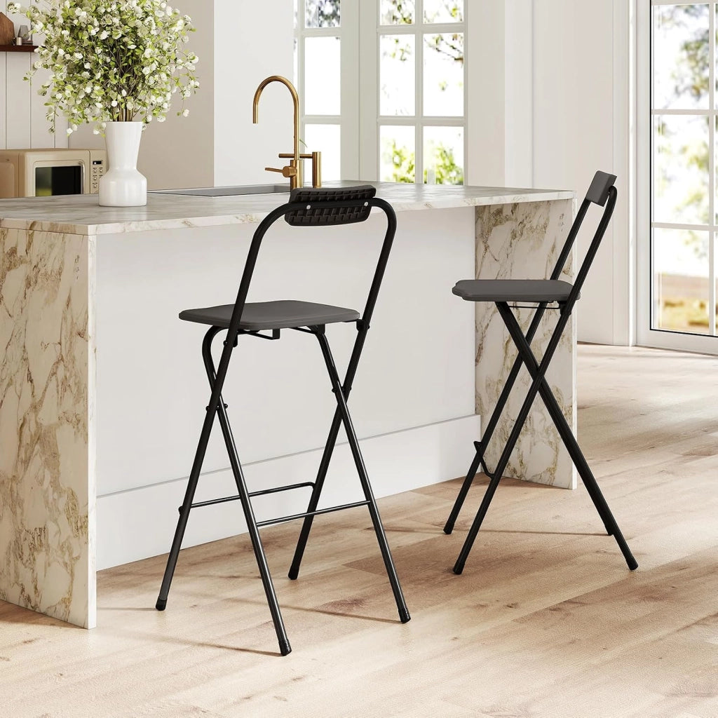 Set di 2 Sgabelli da Bar Pieghevoli, Sedia Alta con Schienale e Poggiapiedi, Struttura in Metallo, per Interno ed Esterno, Portata 150 kg (Grigio)