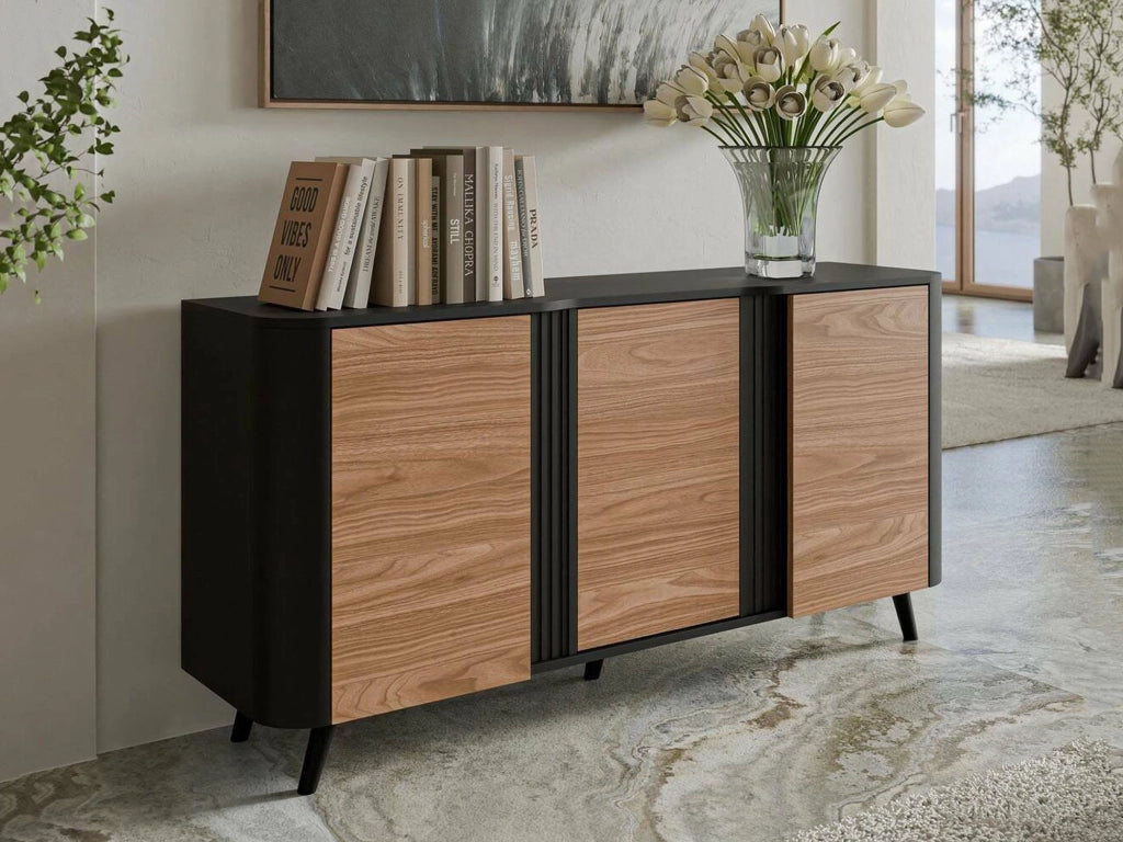 Credenza Loreo, Madia da salotto con tre ante battenti e vani interni, Rialzata da terra, 151x42 h70 cm, Nero e Noce