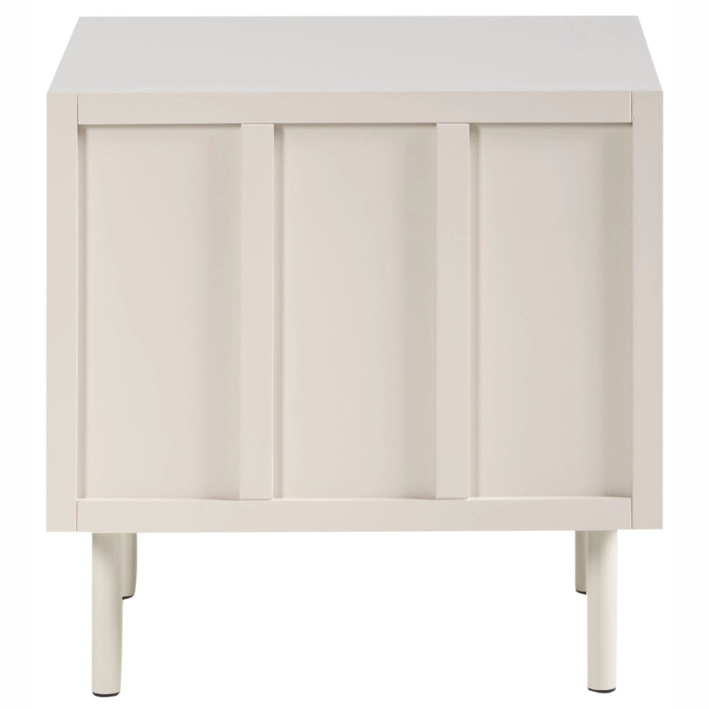 Comodino beige chiaro MDF Gambe in metallo 2 ripiani Cashmere Camera da letto dal design moderno
