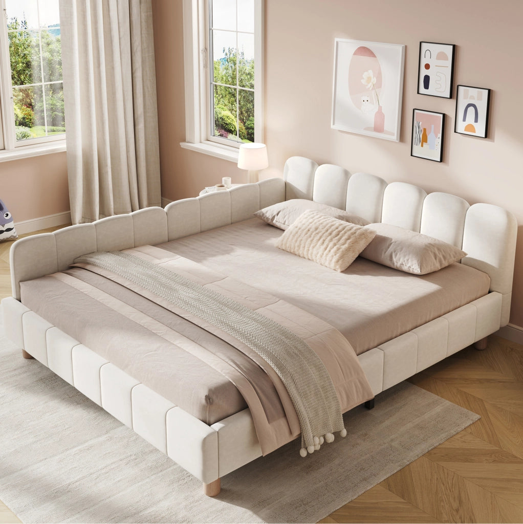 Letto imbottito per bambini con testiera ergonomica e tasche laterali in velluto beige