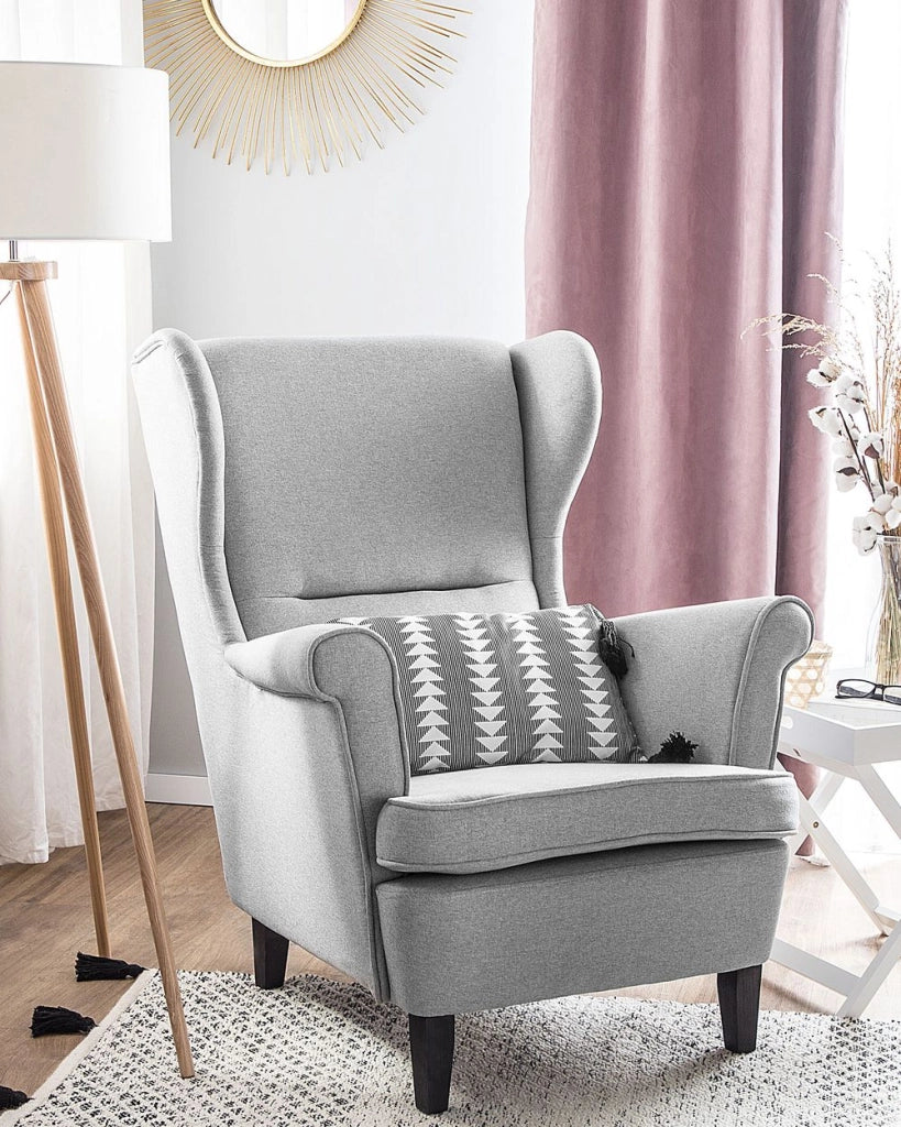 Poltrona Wingback Poltrona Grigio Tessuto Imbottito Con Braccioli Arrotolati Retro