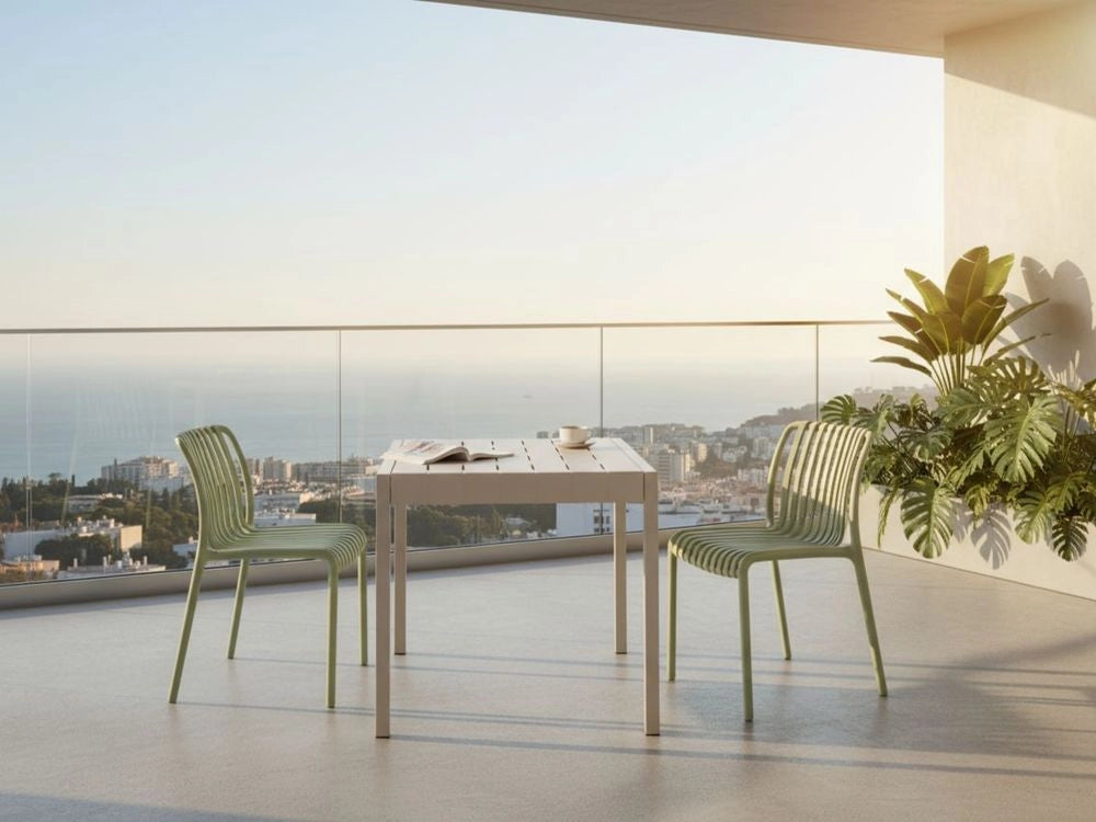 Tavolo da pranzo da giardino Telaio sintetico beige 4 posti resistente alle intemperie Patio esterno