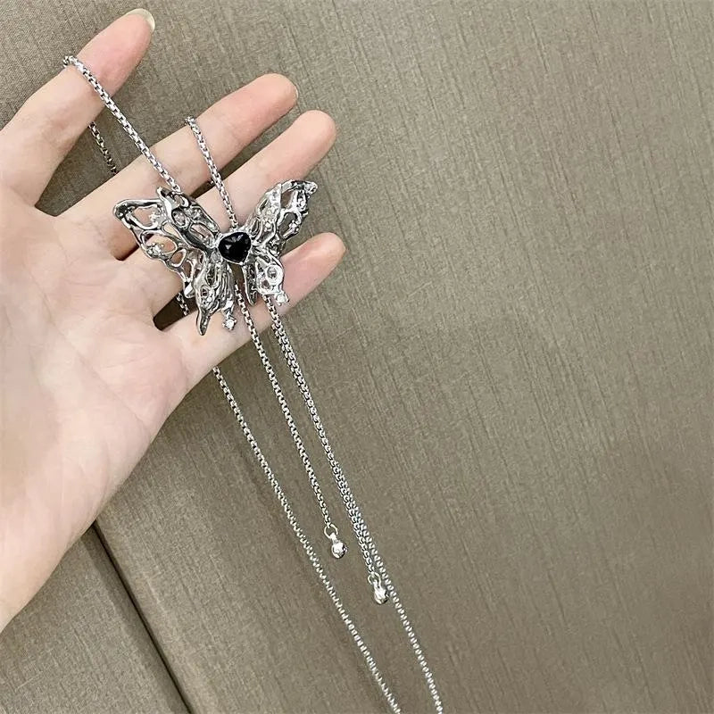 Collana lunga a farfalla con diamanti neri, realizzata a mano, regalo di Natale o compleanno.