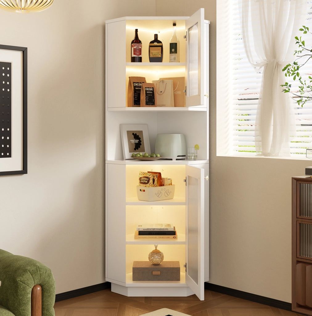 Mobile bagno angolare ULEVR bianco in MDF con luce interna, anta in vetro modellato e ripiani regolabili