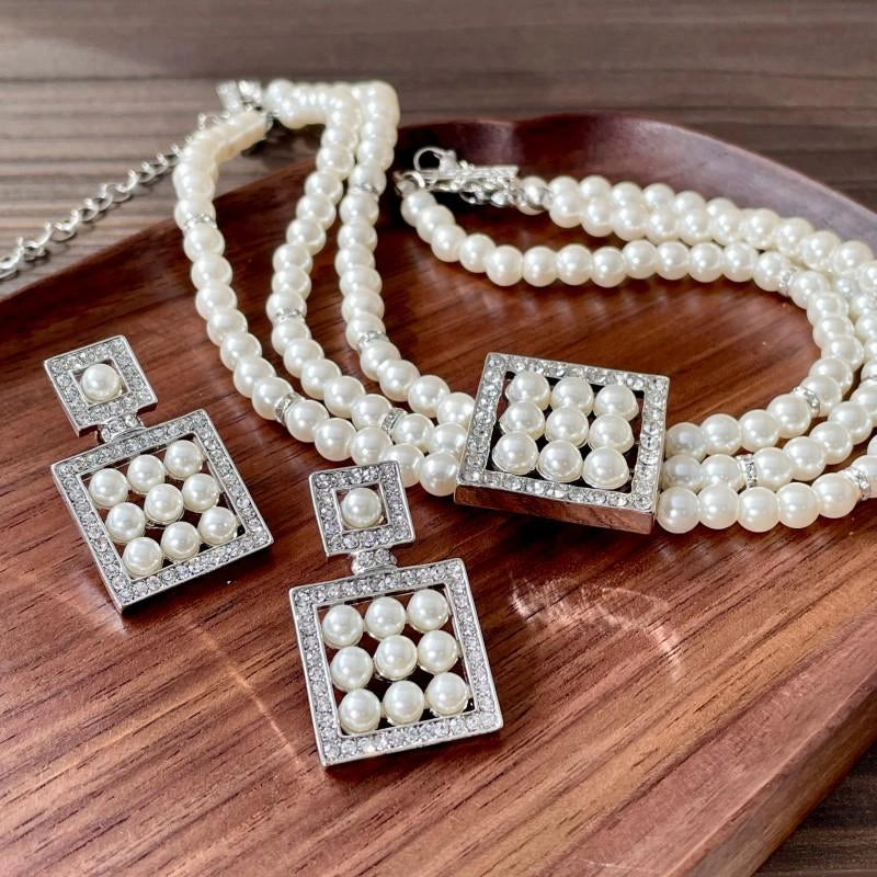 Collana e orecchini fatti a mano con zirconi, diamanti e perle, regalo di Natale o di compleanno.