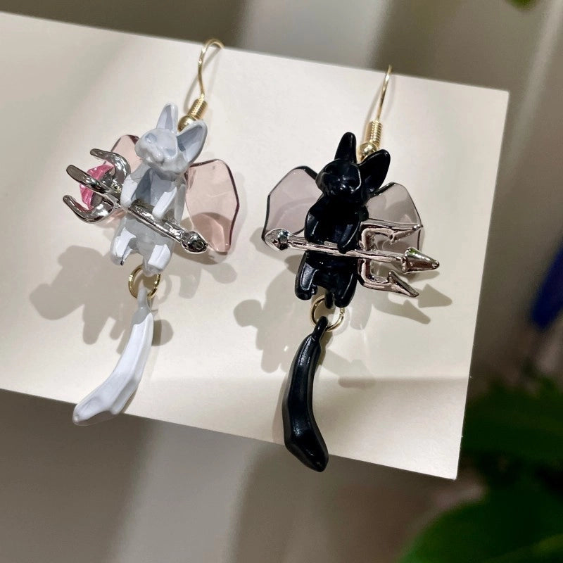 Simpatici orecchini a gancio asimmetrici a forma di orecchie di gattino in bianco e nero, piccoli orecchini a forma di angelo gatto (versione AB).