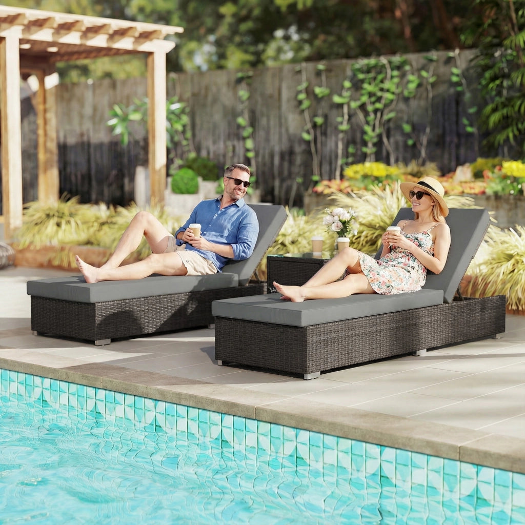 Set 2 Sdraio da Giardino 184x60x22 cm con Tavolino Laterale e Schienale Regolabile in Rattan Grigio Scuro