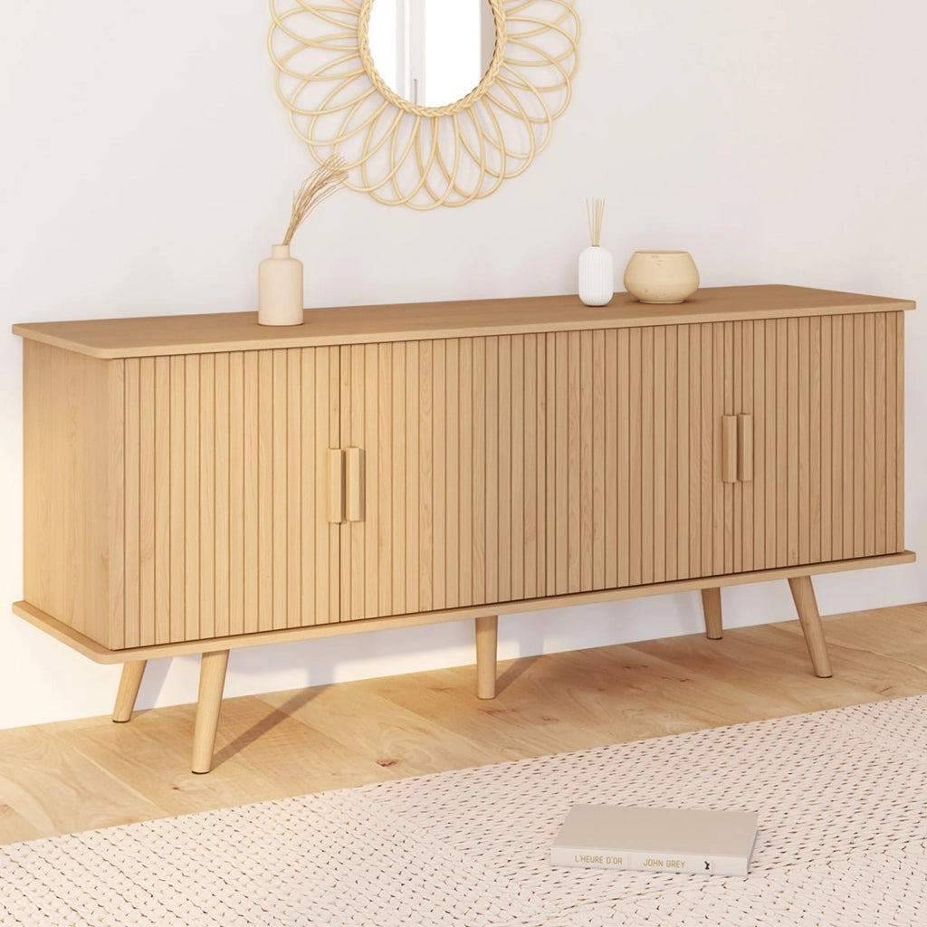 Credenza JULIETTE 140 cm con 4 ante a doghe in legno color rovere