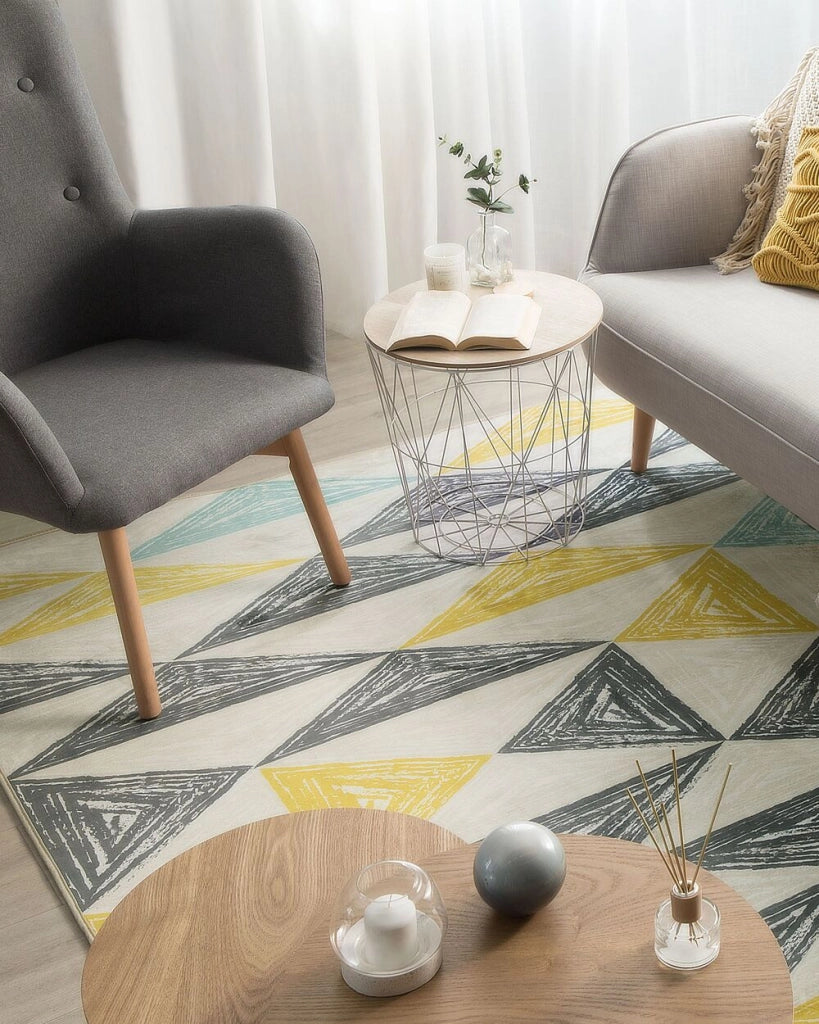 Tappeto tappetino grigio e giallo stampato motivo geometrico 140 x 200 cm a pelo corto
