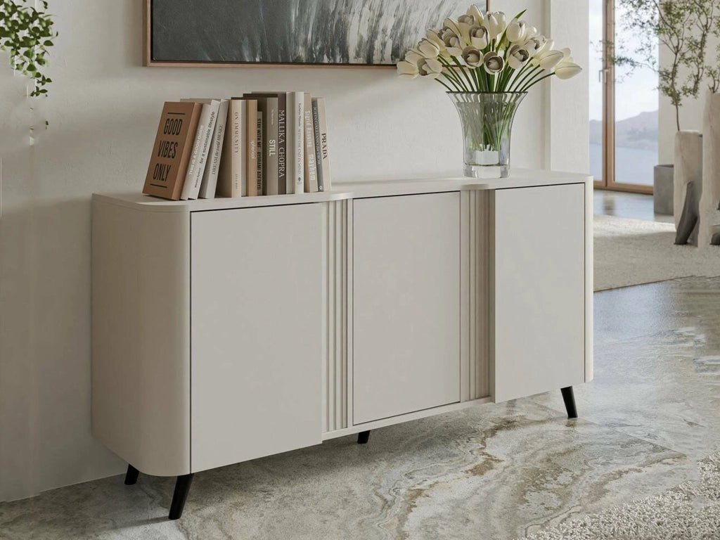 Credenza Loreo, Madia da salotto con tre ante battenti e vani interni, Rialzata da terra, 151x42 h70 cm, Beige