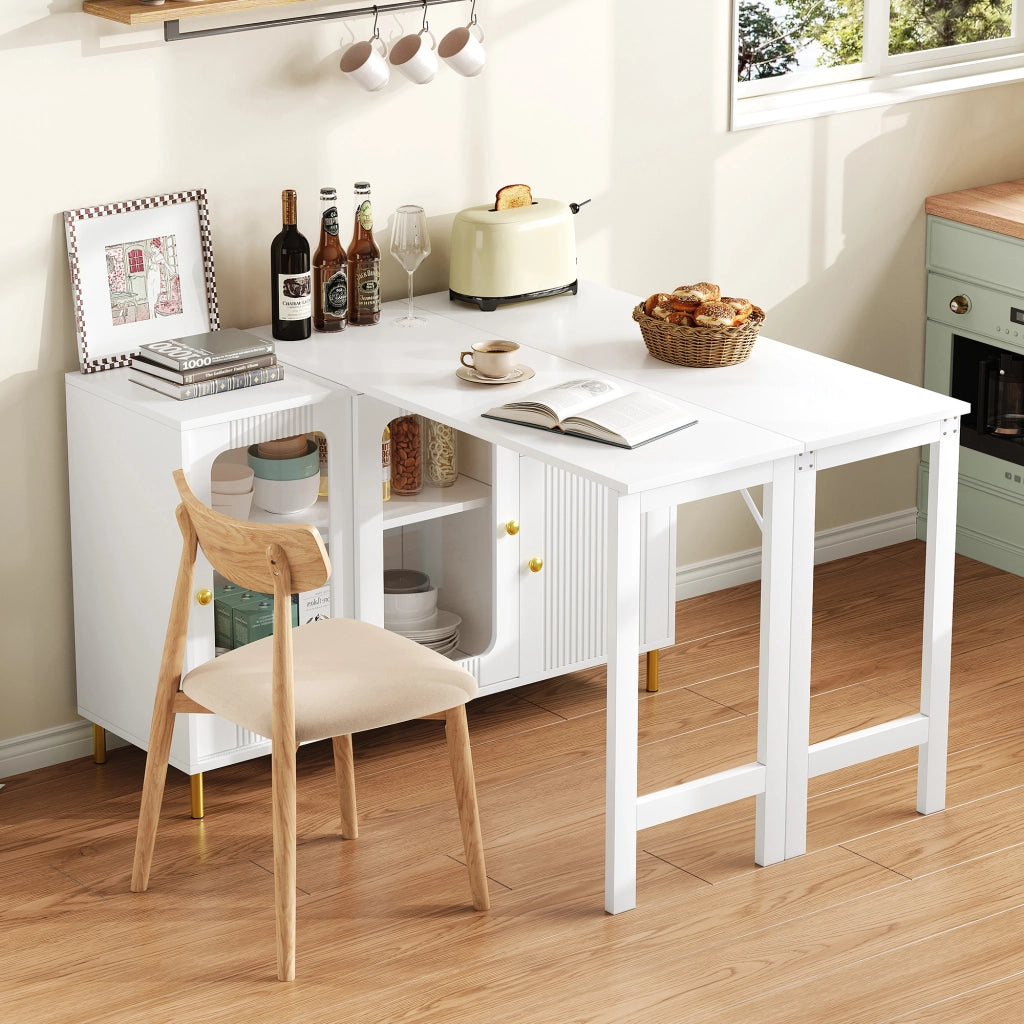 Sideboard moderno bianco con piano estensibile, ante scorrevoli in vetro e gambe metalliche dorate