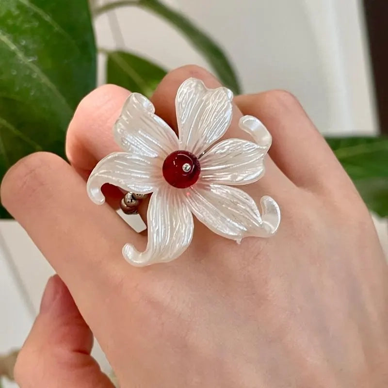 Collana con anello a forma di fiore di cristallo rosso, realizzata a mano, regalo di Natale o di compleanno.