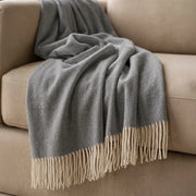 Plaid Living 130x170 cm in Cotone Blend | Coperta Leggera 250 gr/mq per Divano e Letto | Design Elegante e Tessuto Morbido | Grigio Scuro