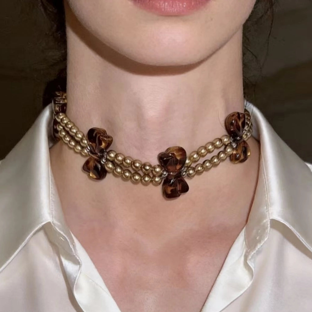 Collana girocollo a doppio strato con perle dal design retr¨° e stampa leopardata con fiocco.