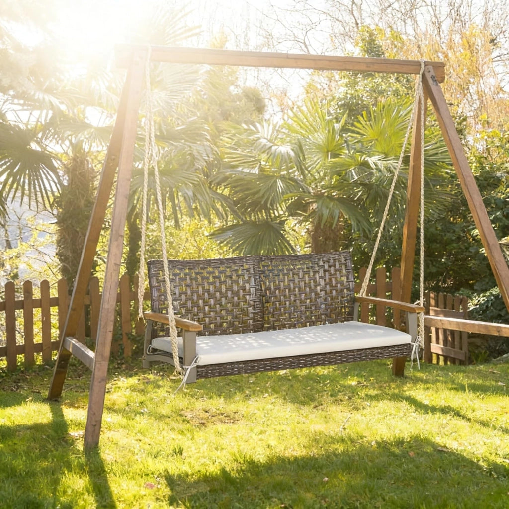 Altalena da Esterno 2 Posti in Rattan PE, Dondolo Sospeso con Cuscini e Braccioli in Legno di Acacia, Carico 360 kg, 131 X 68 X 54 CM, Panca Sospesa per Giardino, Balcone, Terrazza (Bianco)