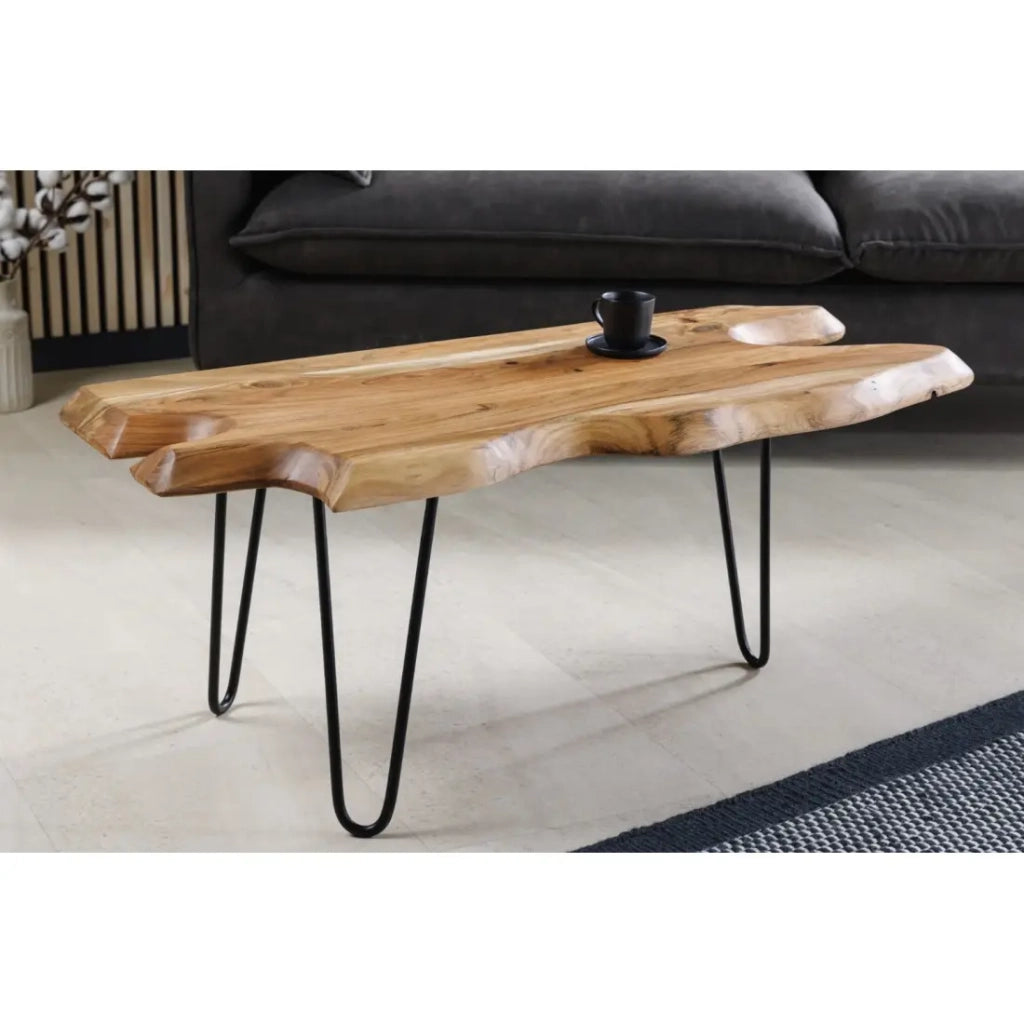 Table bassa RIVET in legno massiccio di acacia forma organica e metallo nero – tavolo design industriale naturale