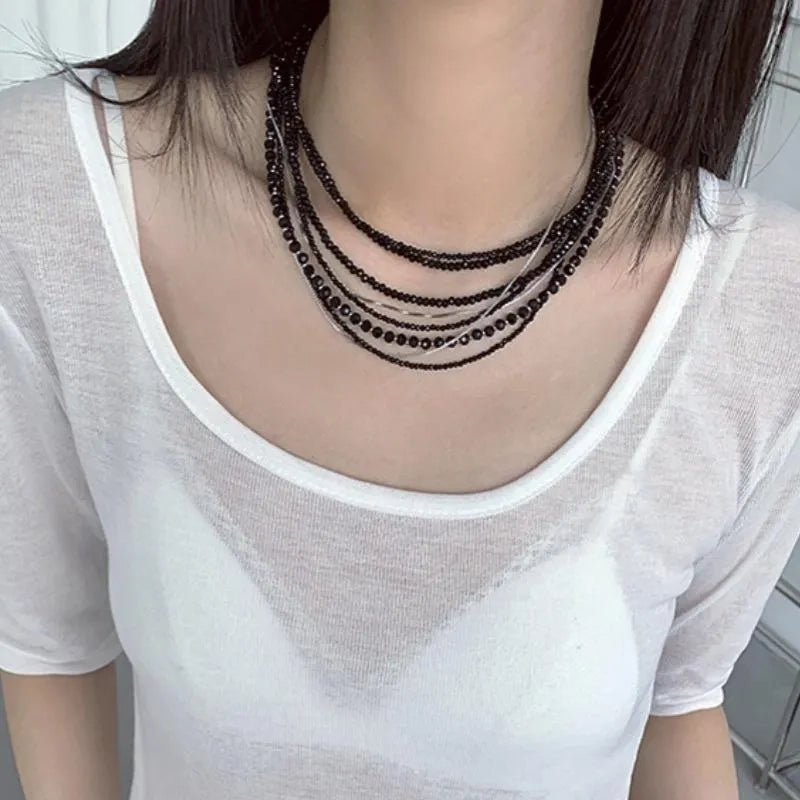 Collana vintage multistrato con cristalli neri: gioiello fatto a mano con perline.
