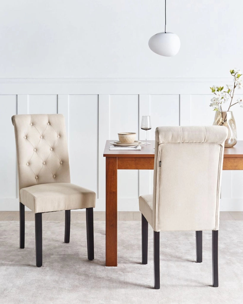 Set di 2 Sedie da Pranzo Tessuto Beige Glam Design Moderno Gambe in Legno Nero