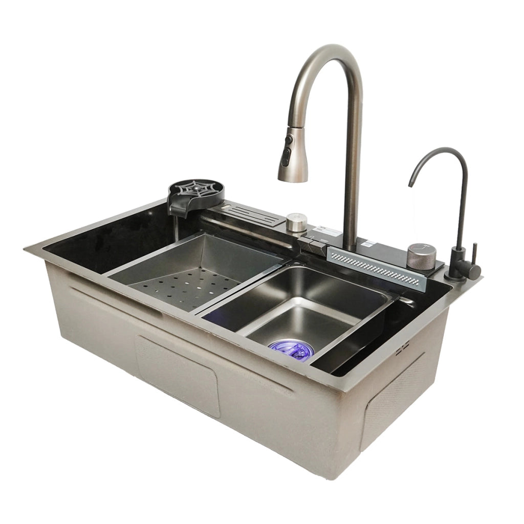 Lavello da cucina multifunzionale in acciaio inox con due rubinetti, display digitale della temperatura, funzione cascata, lavapentole, scolapiatti, vassoio, tagliere e accessori di scarico inclusi, dimensioni 75×46×23,5 cm.