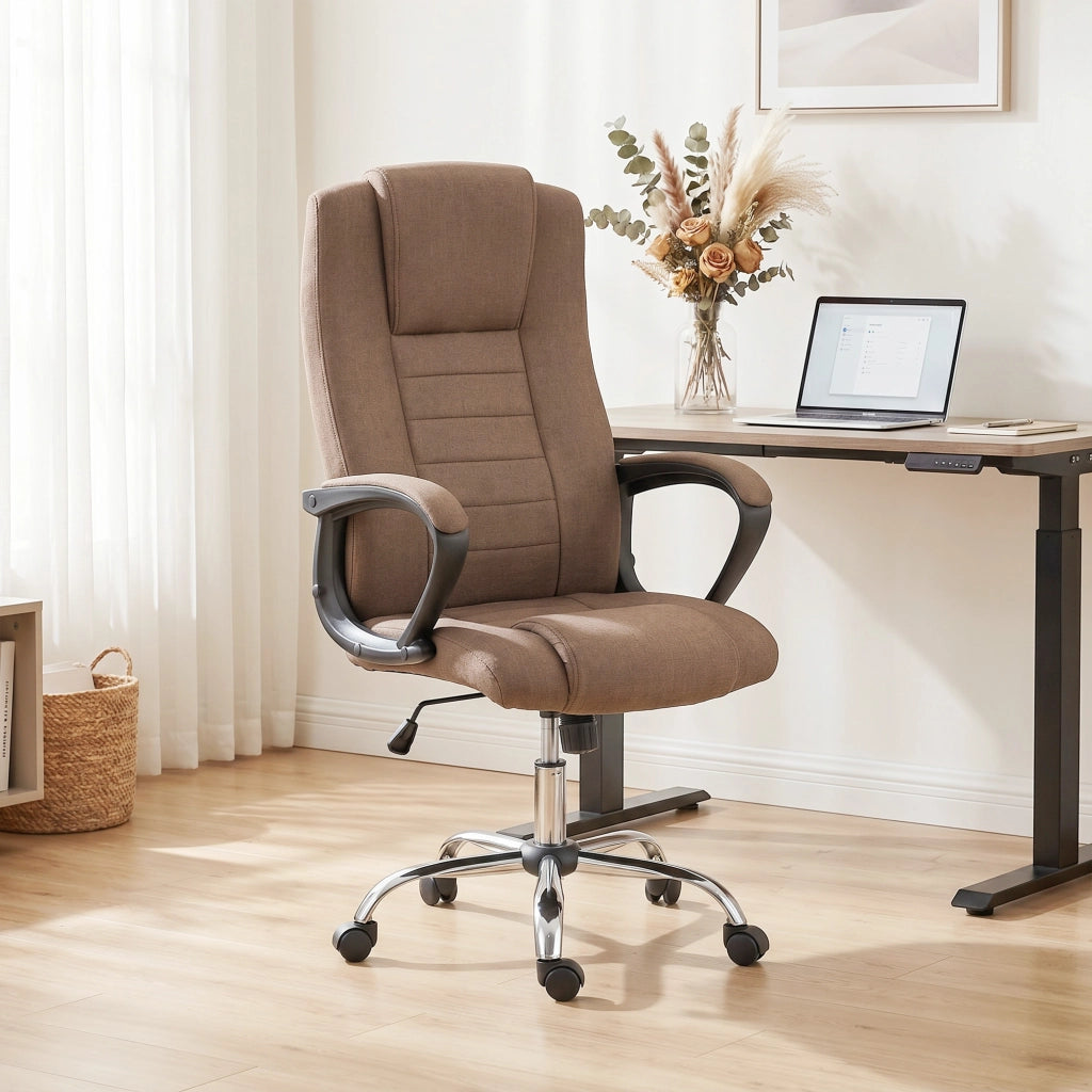 Sedia da Ufficio Ergonomica 62x76x110-119 cm Reclinabile e Girevole con Poggiatesta in Tessuto Effetto Lino Marrone