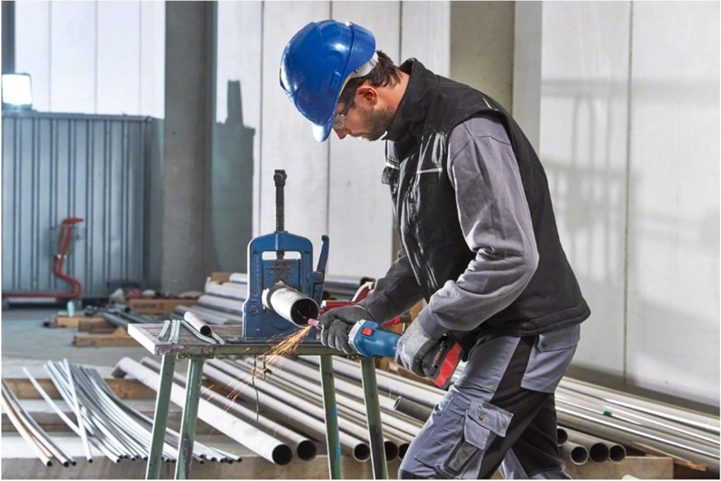 Bosch Professional 0601229100 Smerigliatrice Dritta GGS 18V-23 LC, senza Batteria, Velocità a Vuoto 23.000 min-1, in Valigetta L-Boxx, , 18 volts,
