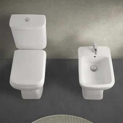 Sanitari monoblocco con scarico a pavimento e copriwc incluso  Ginevra