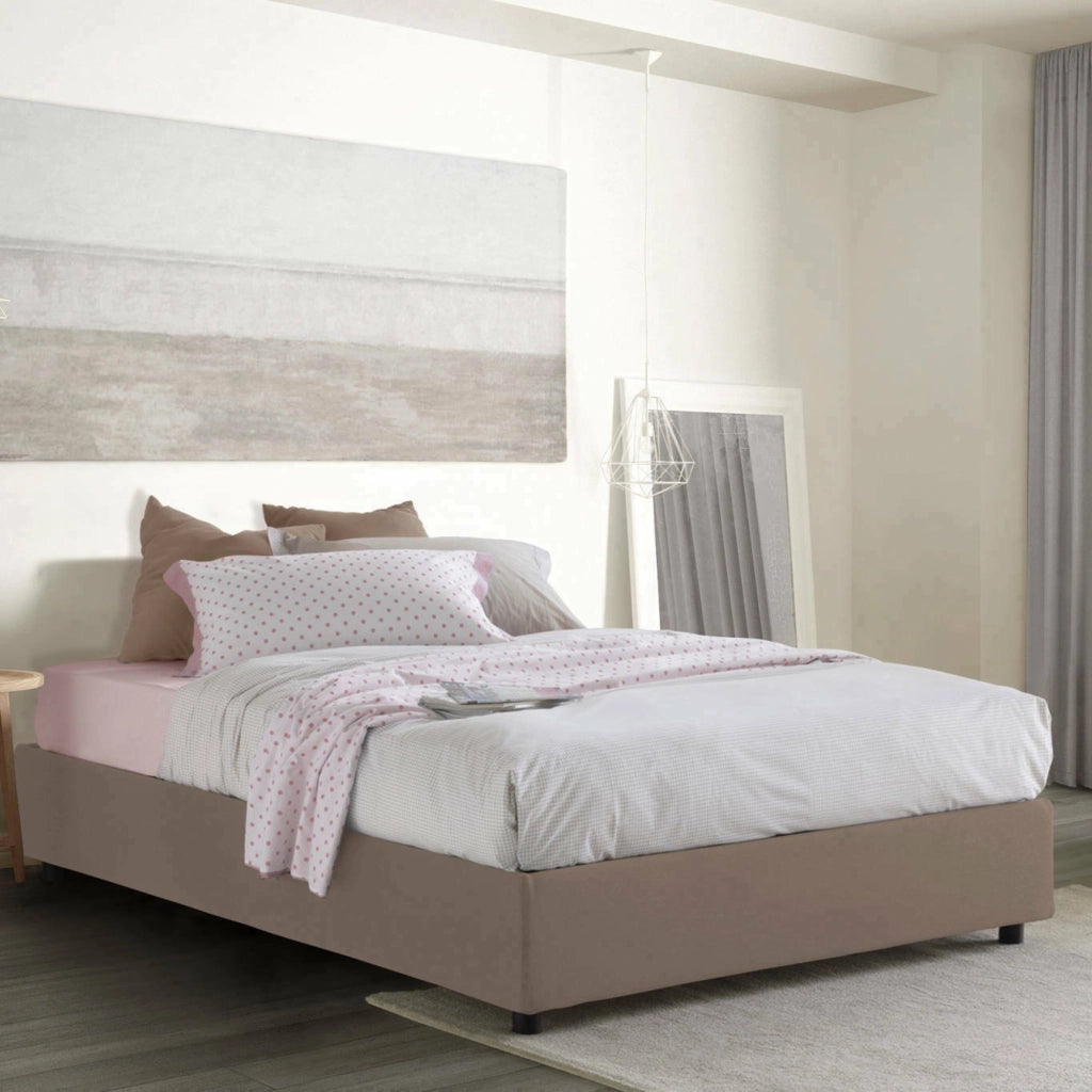 Letto matrimoniale Alaksir, Letto contenitore con rivestimento in tessuto, Made in Italy, Apertura frontale, con materasso cm 140x200 incluso, Tortora