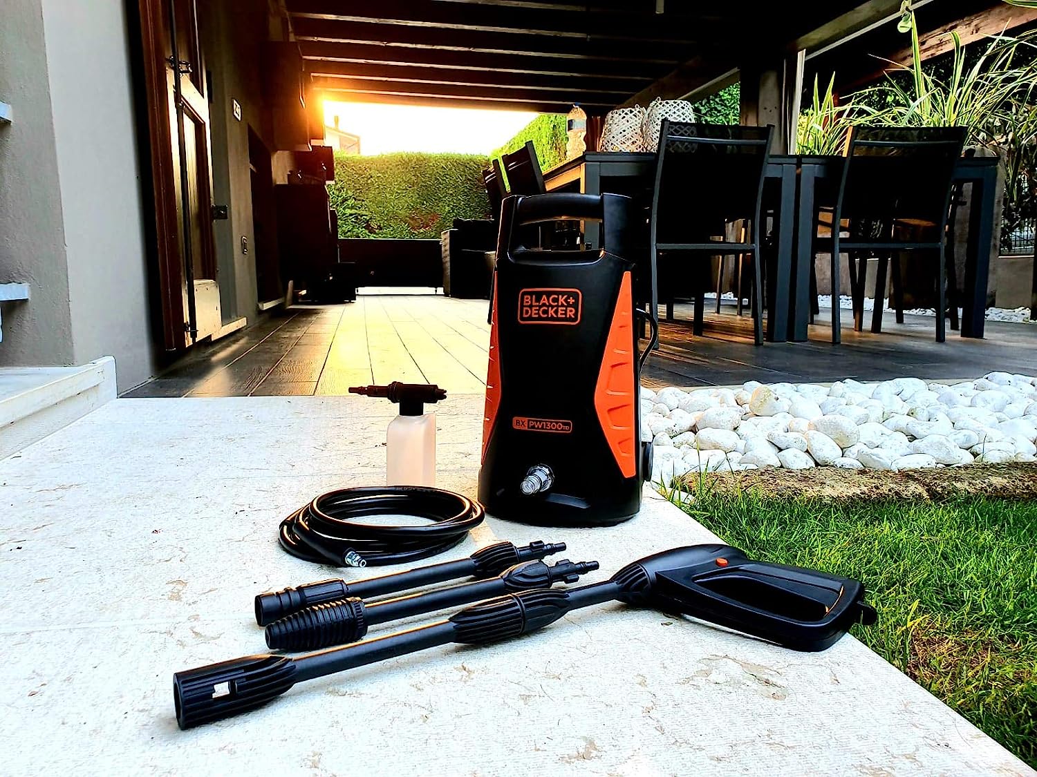 Idropulitrice Compatta ad Alta Pressione con Accessori 1300W 100 Bar 360 l/h Black & Decker