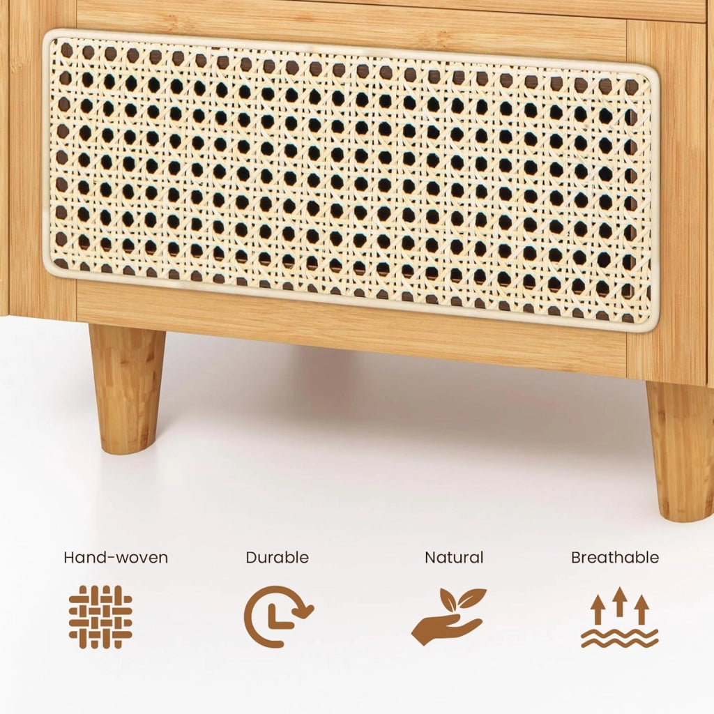 Comodino con cassetto in rattan e bambù, tavolino con gambe in legno massello, comodino con piano in vetro e scomparto aperto, comodino 43 x 35 x 50 cm (colore naturale, 1 pezzo)