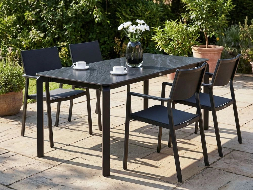 Tavolo da pranzo da giardino piano in pietra sinterizzata nera e struttura in ferro resistente ai raggi UV e alla ruggine interni ed esterni
