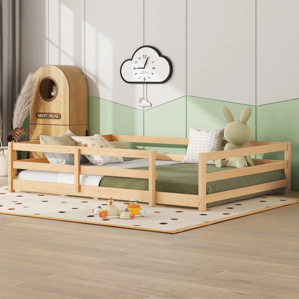 Letto per bambini 140x200 cm con sponde su 4 lati e rete a doghe in legno colore naturale