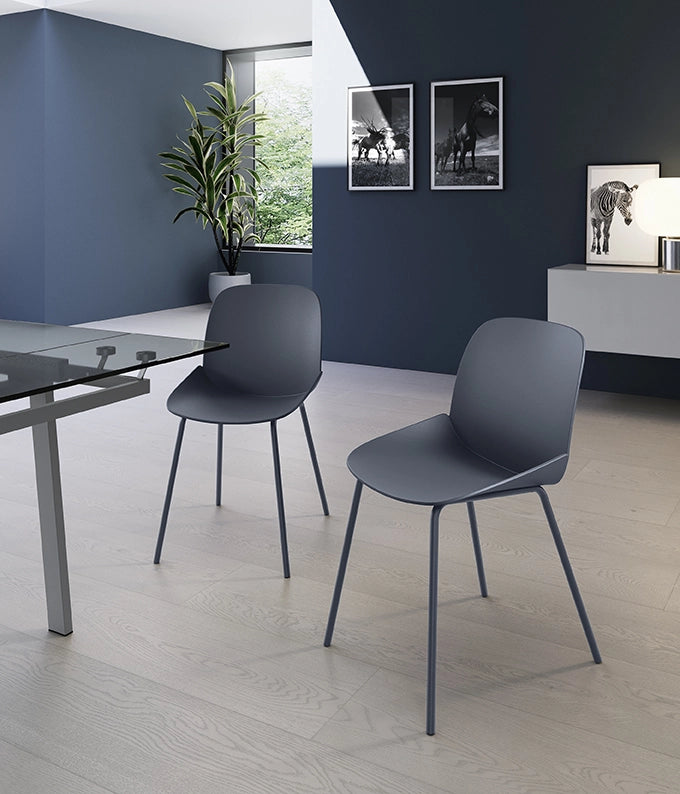 Sedia Eva Design Moderno in Polipropilene Grigio Scuro con Gambe in Metallo - Struttura Robusta per Interni ed Esterni - Alta Qualità