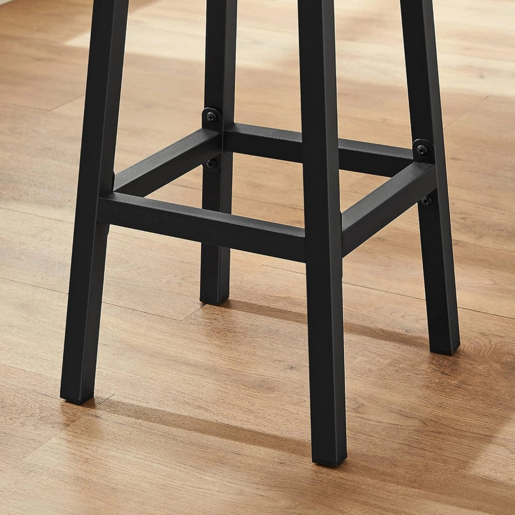 VASAGLE Set di 2 Sgabelli da Bar, Sedie da Cucina, Struttura in Metallo, Montaggio Facile, Alto 65 cm, con Poggiapiedi, per Cucina, Soggiorno, Sala da Pranzo, Greige Melange e Nero LBC032B02
