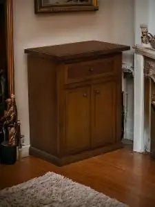 Mobiletto entratina in legno noce Bassano arte povera 2 ante 1 cassetto