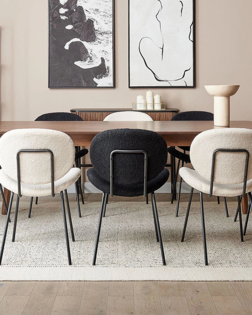 Set di 2 sedie da pranzo Bianche con gambe senza braccioli Bouclè PU Gambe in ferro nero Design contemporaneo e retrò Sedute per la sala da pranzo