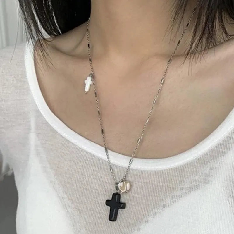 Collana vintage multistrato con ciondolo a croce nera e perline di cristallo, regalo di Natale o compleanno.