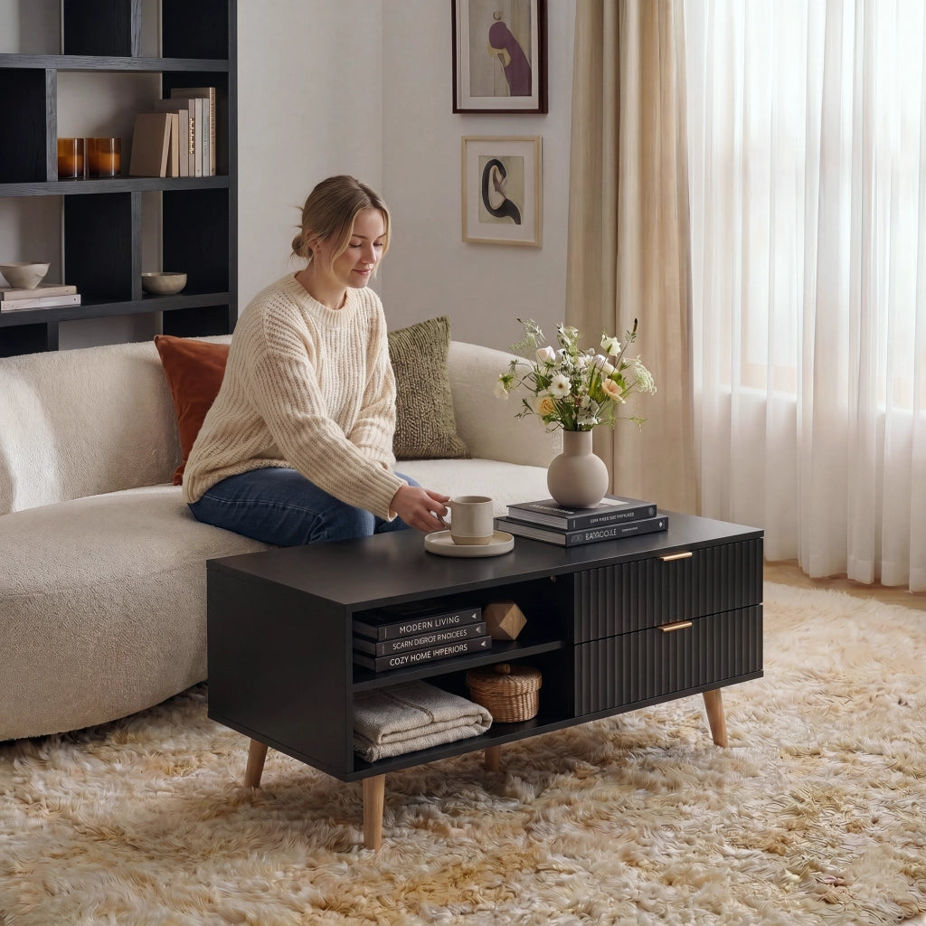 Tavolino da Salotto Nand con 2 Cassetti e 3 Scomparti Aperti 100 x 50 x 45 cm - Nero [en.casa]