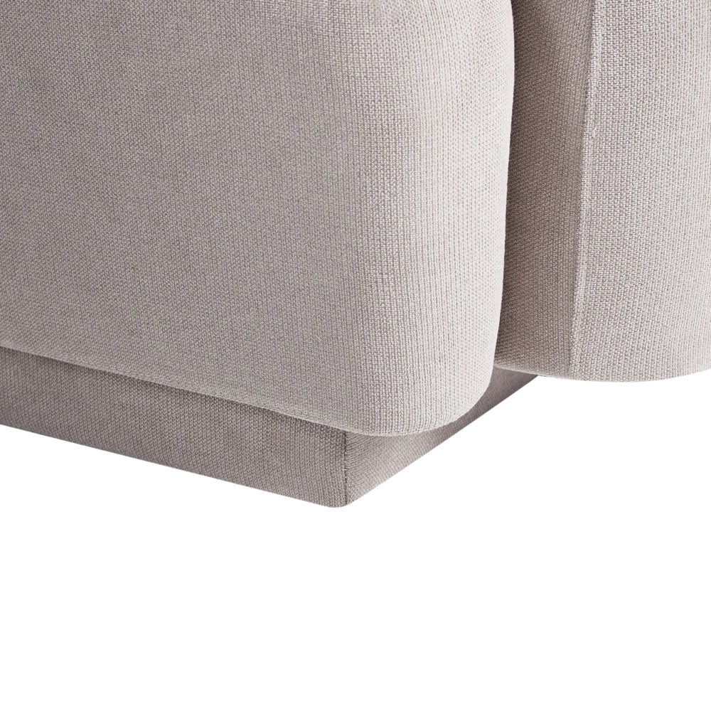 Poltrona in tessuto grigio chiaro stile retro glam art decor con braccioli