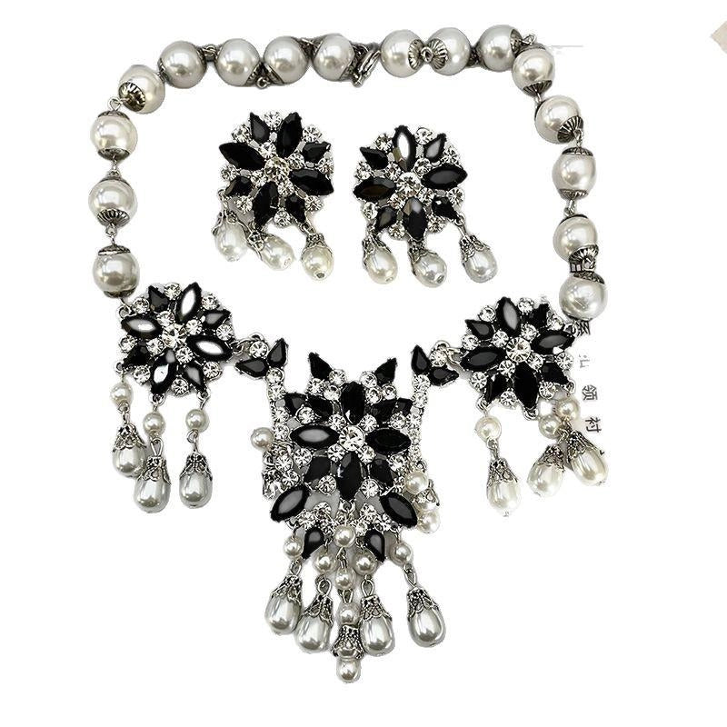 Collana con pendente a forma di diamante nero, cristallo e perla, realizzata a mano, regalo di Natale o compleanno.