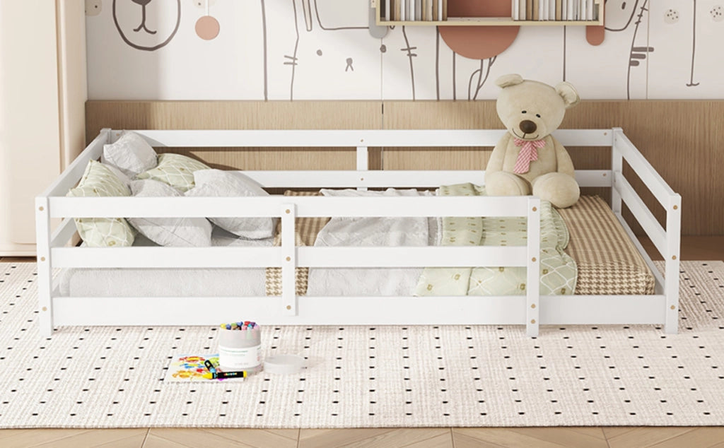 Letto per bambini 140 × 200 cm con barriera a 4 lati, senza materasso, in legno di pino, bianco