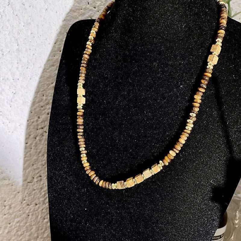 Collana vintage fatta a mano con perline e pietre, regalo di Natale o compleanno.