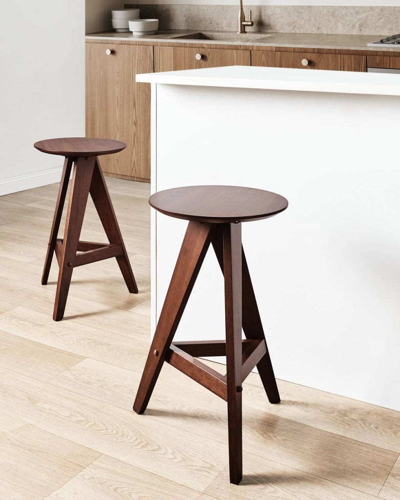 Set di 2 sgabelli in legno di caucciù marrone in stile retrò per sala da pranzo cucina