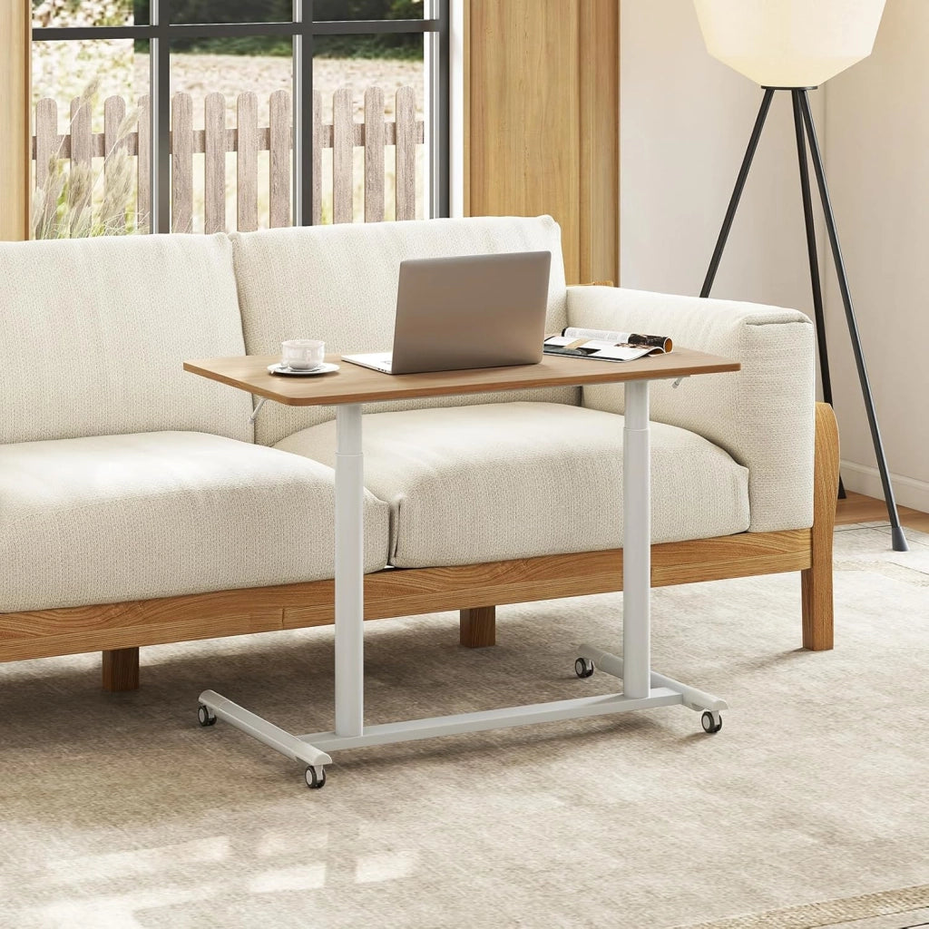 Scrivania Mobile Regolabile in Altezza, Scrivania Sit Stand con Ruote Bloccabili e Struttura in Metallo, Tavolino Laterale da Divano a Forma di C (Naturale)