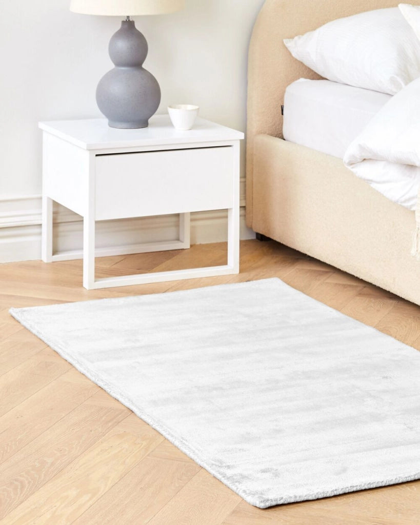 Tappeto in viscosa grigio chiaro 80 x 150 cm a pelo corto capitonné moderno