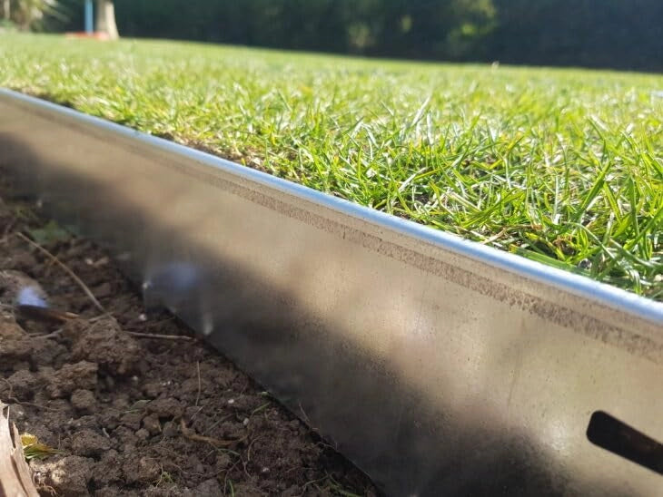 Bordura per Giardino e Orto a Giunzione in Acciaio Zincato 10 Pz da 1m x 90 mm, Bordura per Aiuola, Bordo per Aiuole Risvoltato con Picchetti
