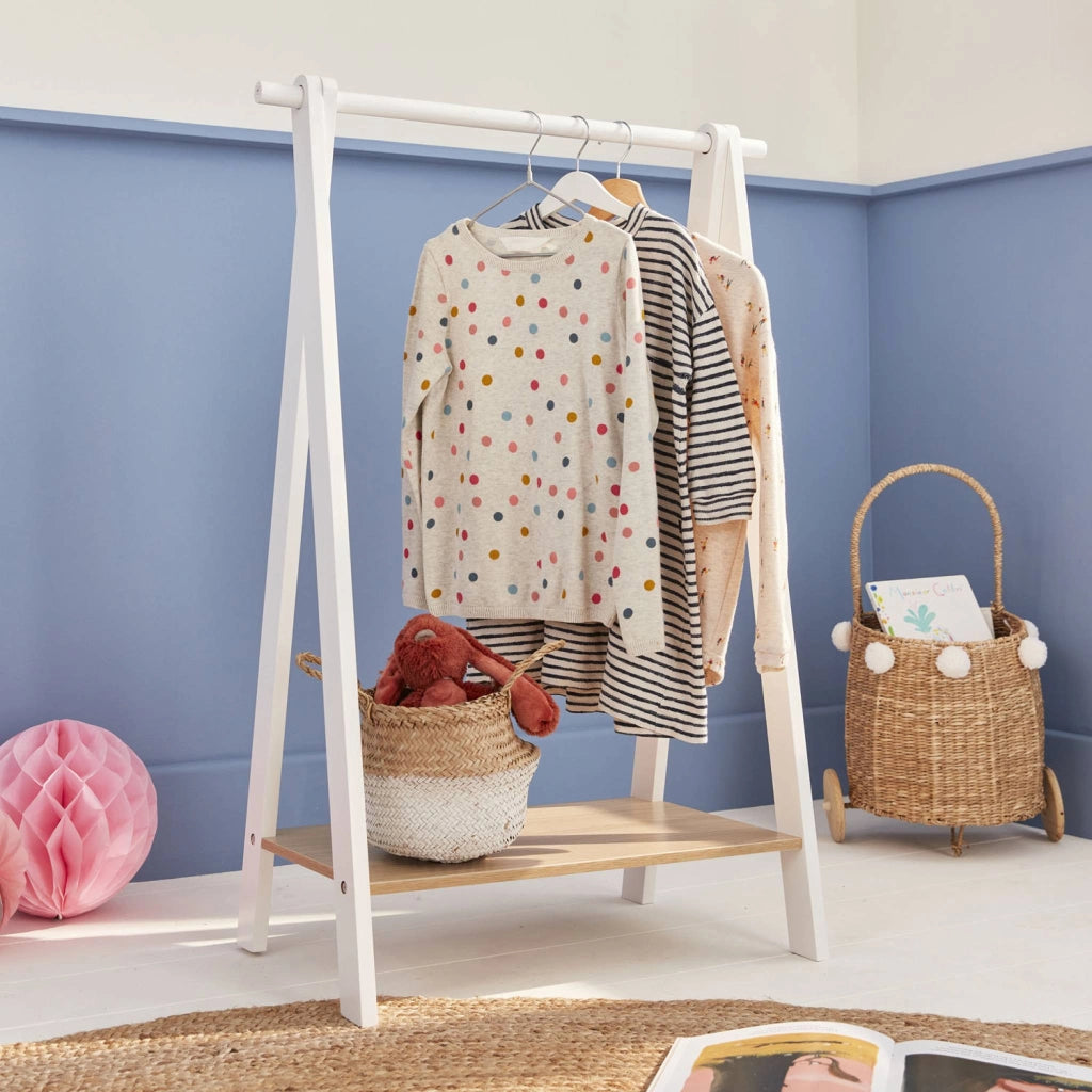 Appendiabiti per bambini in legno dallo stile scandinavo, bianco