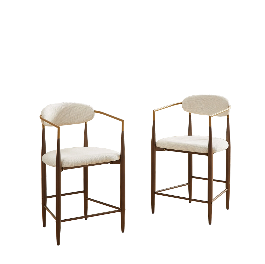 Set di 2 sgabelli da bar con braccioli in stile country francese, struttura marrone scuro con dettagli dorati e seduta in tessuto crema