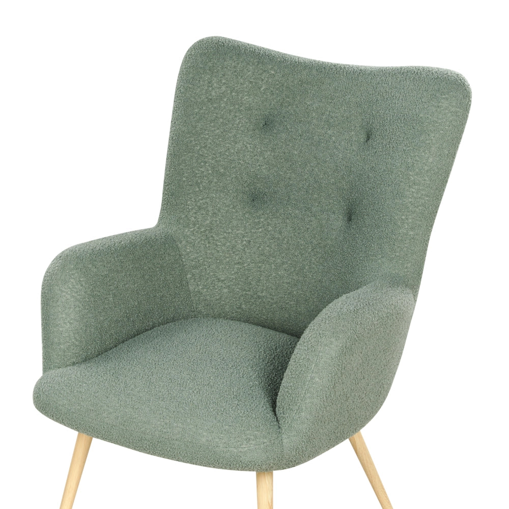 Poltrona rivestita in tessuto verde chiaro con motivo floreale con poggiapiedi in stile retrò