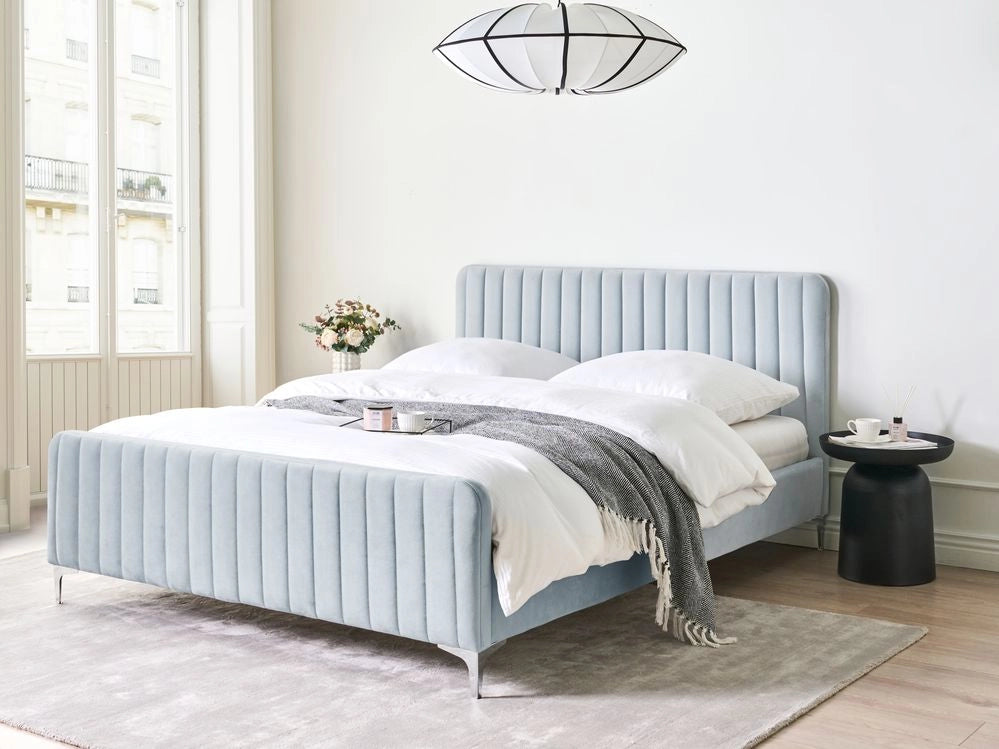 Letto con rete in velluto azzurro 160 x 200 cm testata imbottita gambe moderne in metallo