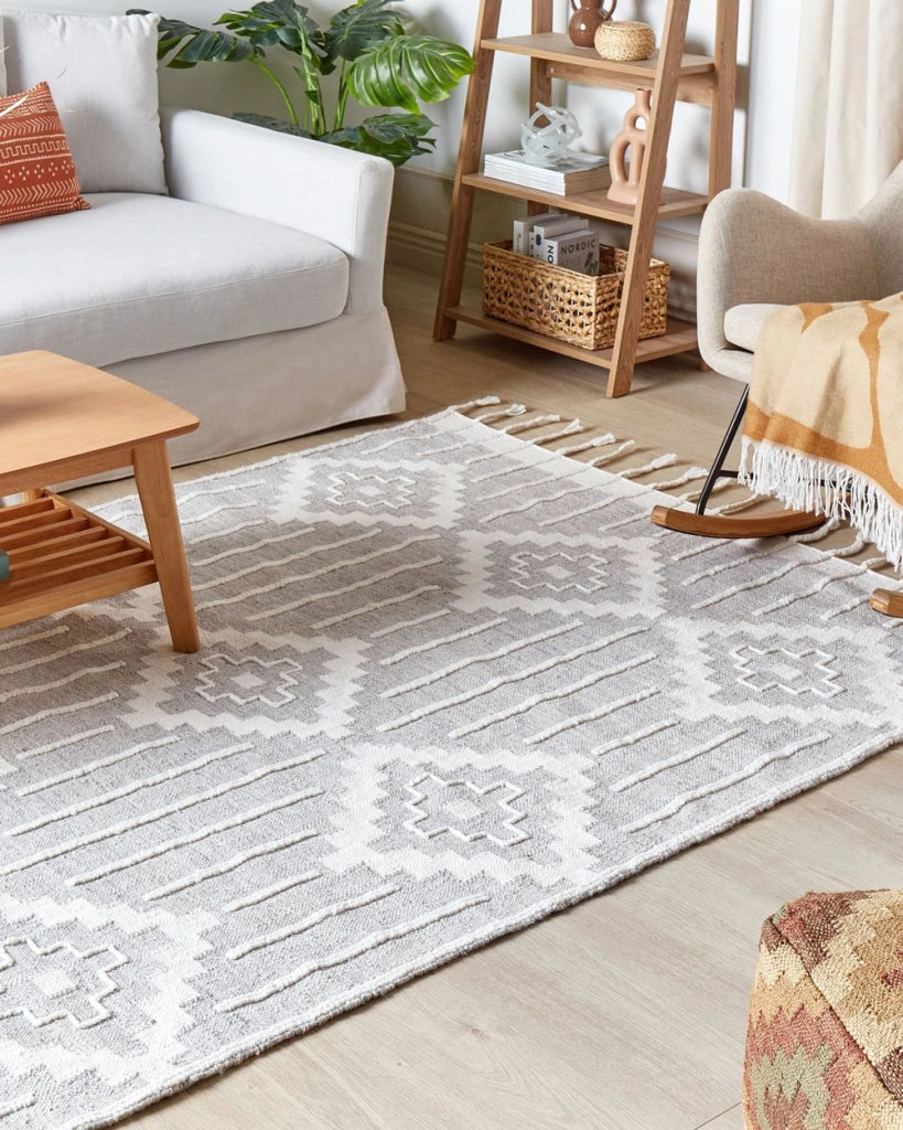 Tappeto grigio e bianco 160 x 230 cm Materiale sintetico Stile indiano per interni e per esterni